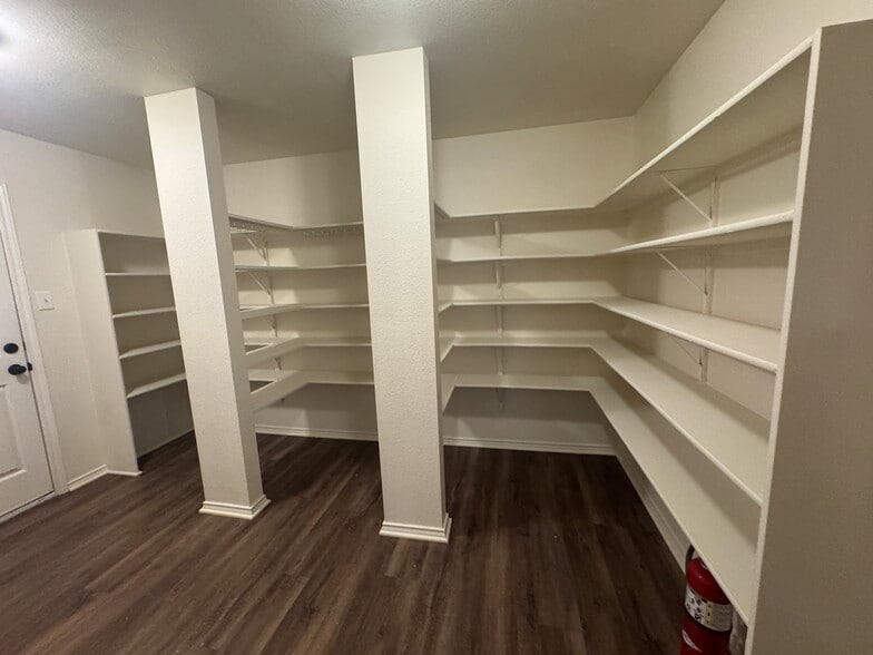 Building Photo - 8411 Sunset Canyon Dr