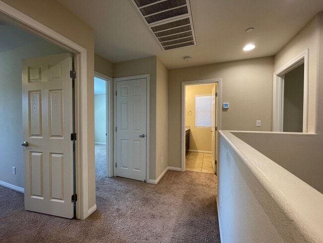 Building Photo - 4 BED 2.5 BATH 2 CAR GARAGE SINGLE FAMILY ...