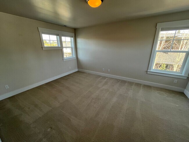 Building Photo - Beautiful 3 Bed/2.5 Bath Home in NW Bend - Fields Street