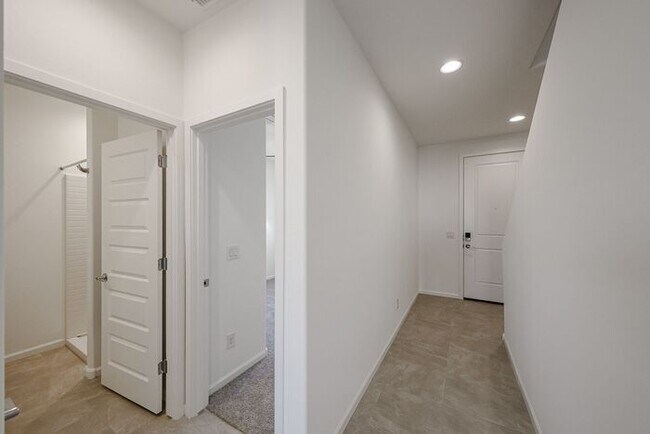 Building Photo - ONE MONTH RENT FREE!! NEW 5 BEDROOM 3 BATHROOM HOME AVILABLE FOR RENT!