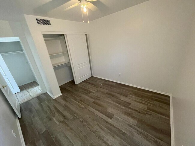 Building Photo - 2460 E Whitten St