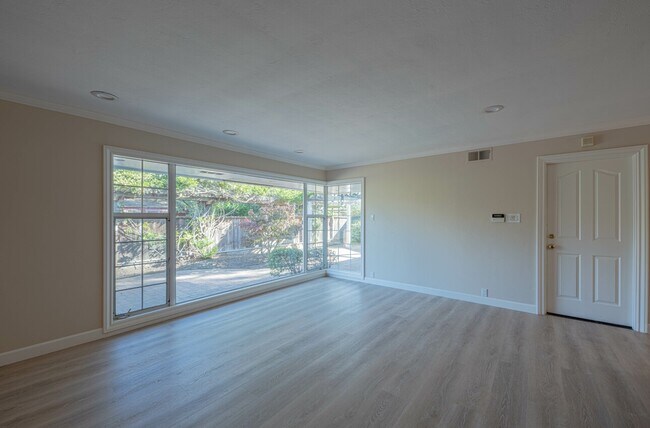 Building Photo - 509 Manor Dr
