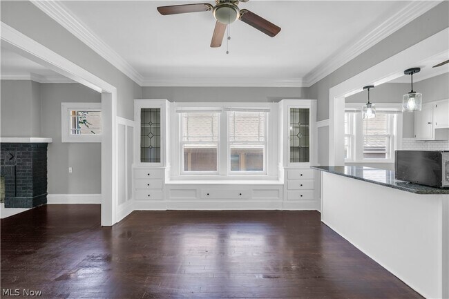 Building Photo - 1353 Phelps Ave