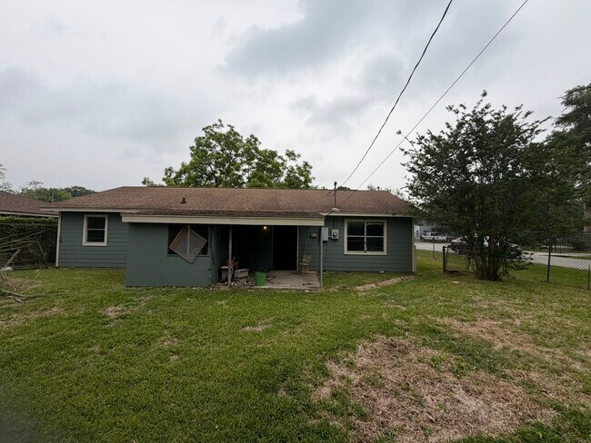 Building Photo - 222 E John Alber Rd