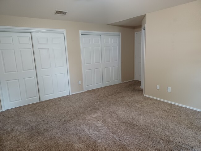 Building Photo - 629 Phillips Dr