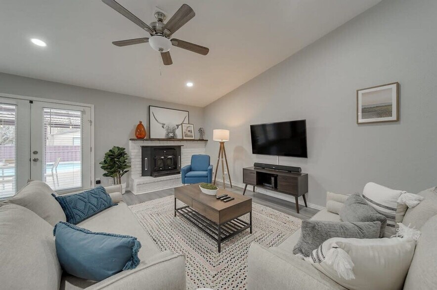 Building Photo - 2922 Clover Valley Dr