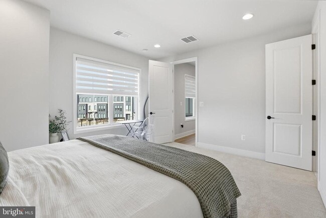 Building Photo - 9725 Lantana Wy