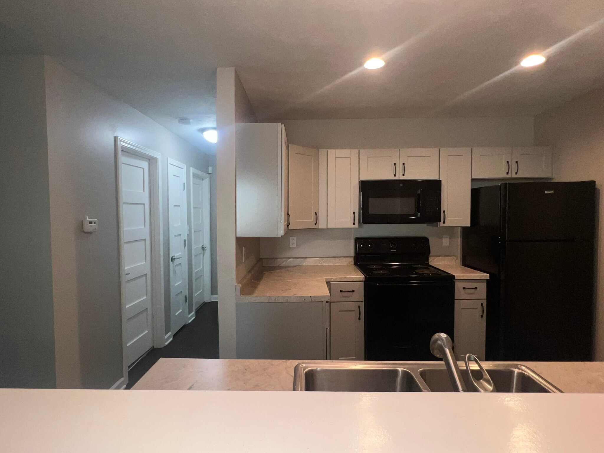 Building Photo - 511 Bernard Ave