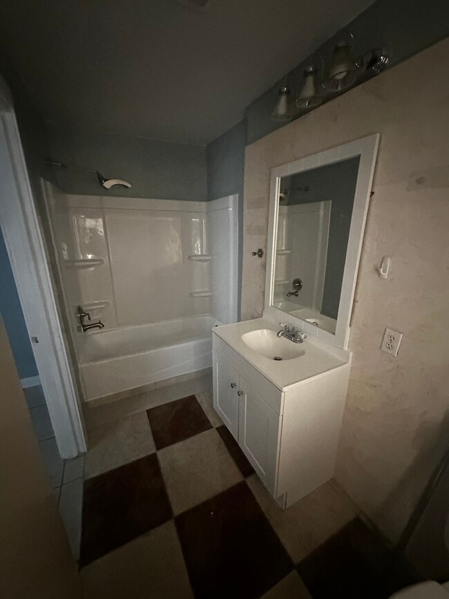 Building Photo - 2504 Reynolds Ave