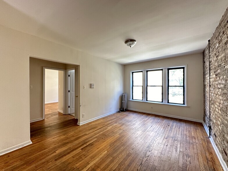 Building Photo - 2332 N Spaulding Ave