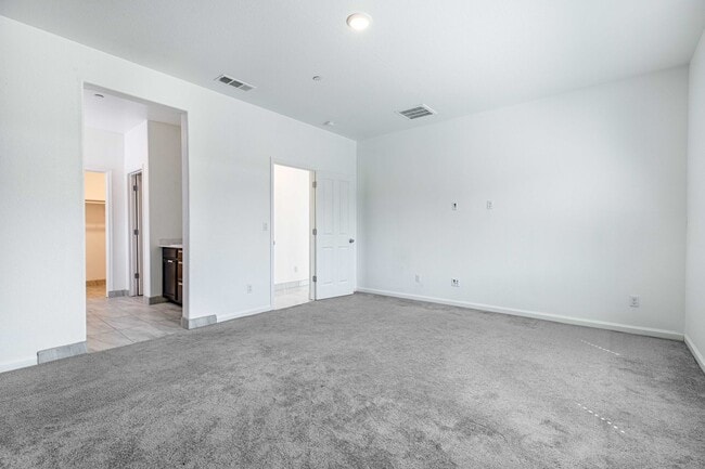 Building Photo - 4 bedroom home for RENT in Manteca with RV...