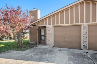 Building Photo - 617 S Las Vegas Trail