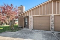 Building Photo - 617 S Las Vegas Trail