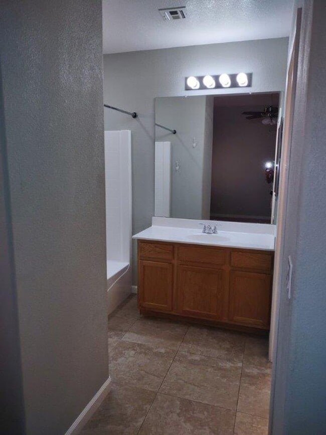 Building Photo - PEORIA ESTATES