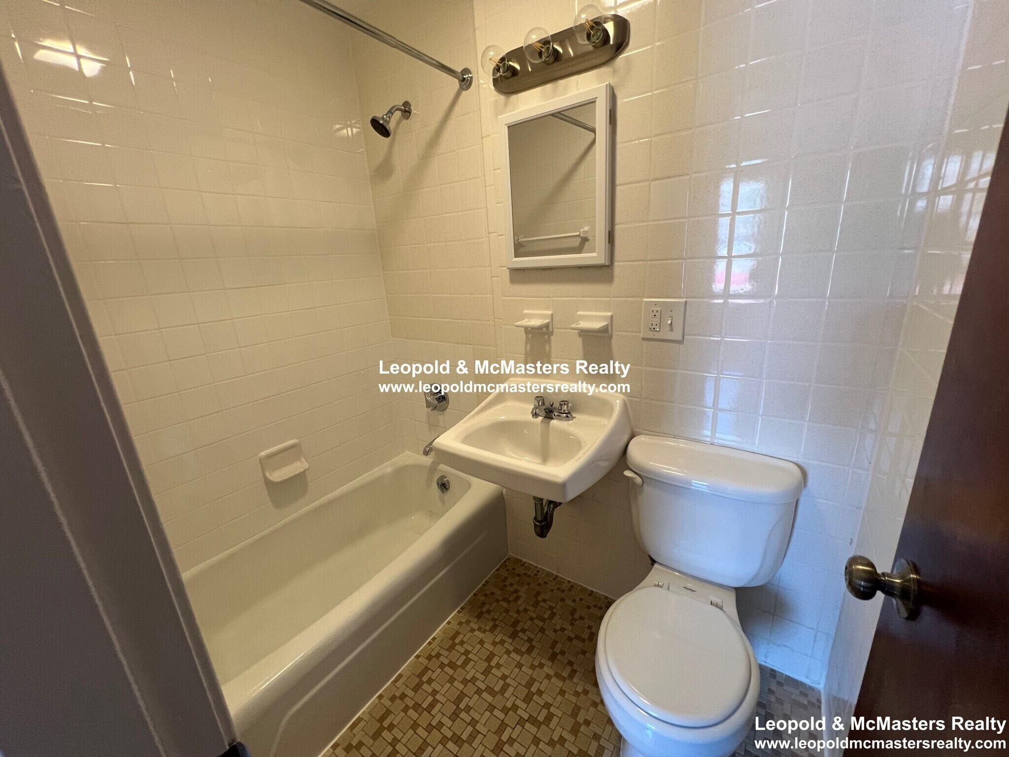 Building Photo - 180 North Beacon St