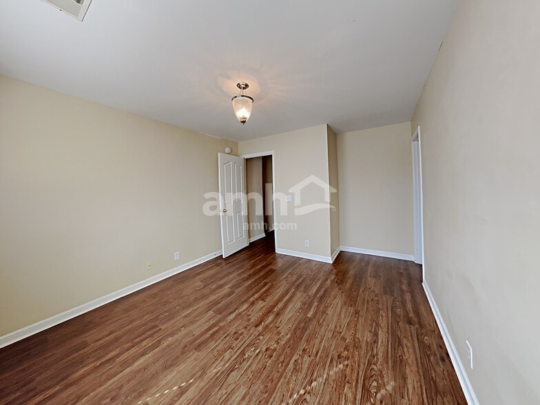 Building Photo - 3129 Jenkins Dr