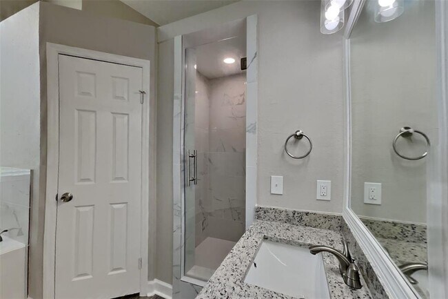 Building Photo - 6910 Springcrest Ct