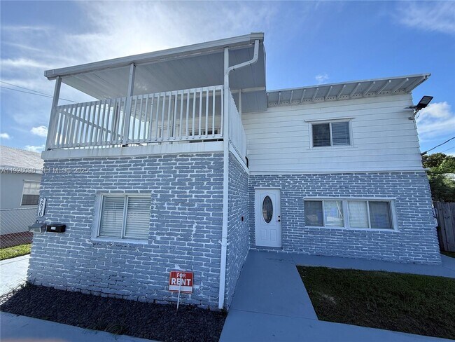 Building Photo - 2630 SW 31st Pl