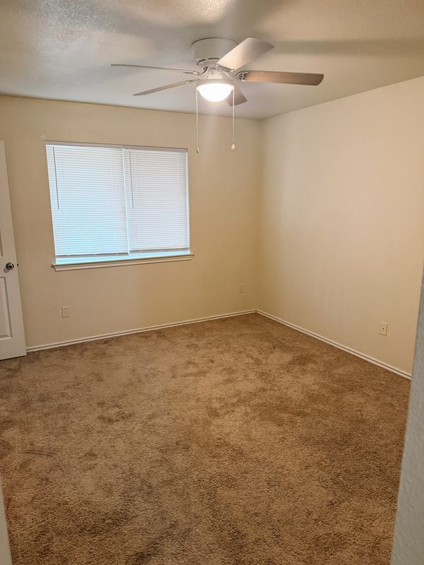 Building Photo - 915 Sagewood Trail