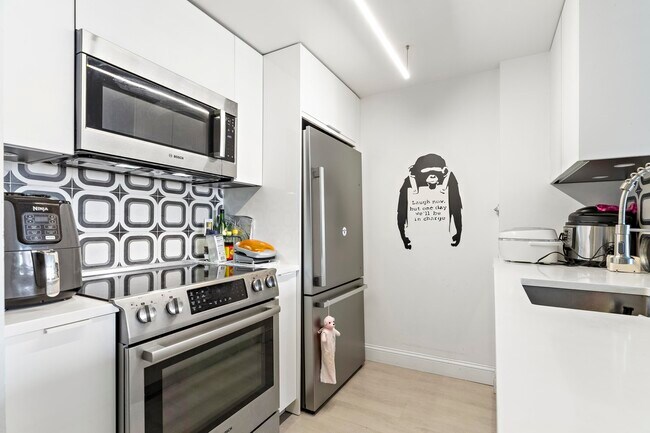 Building Photo - 20 2nd St