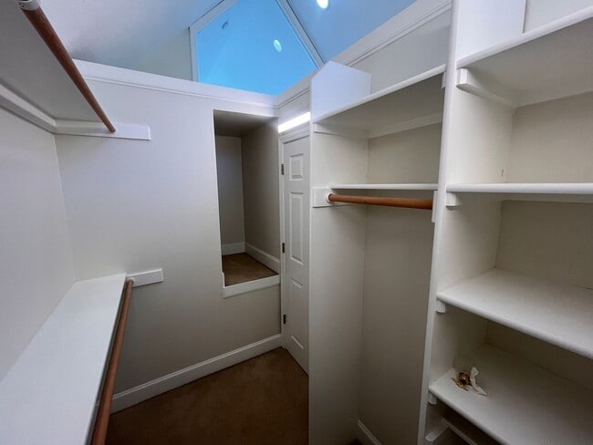 Building Photo - STUNNING 3 bed 2.5 bath Condo on the Colum...