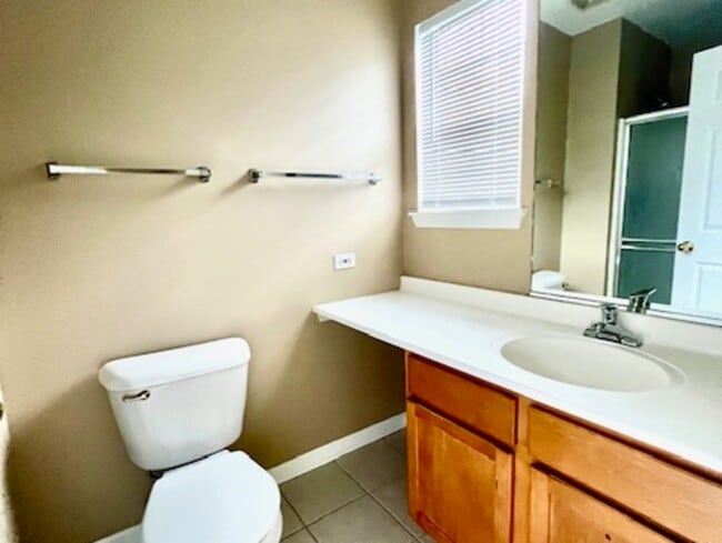 Building Photo - 1303 N Red Oak Cir