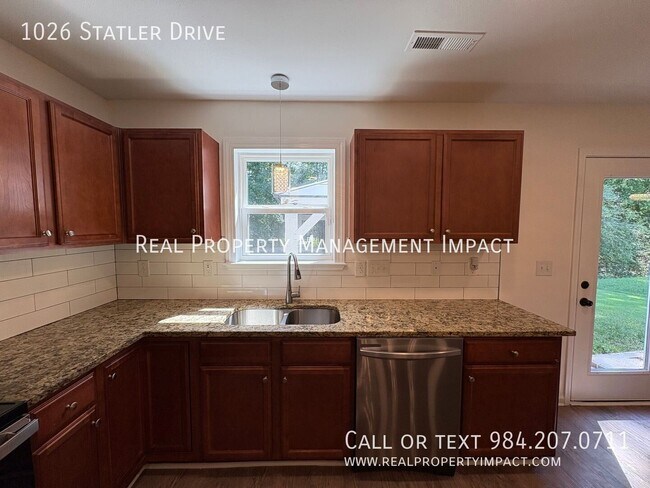 Building Photo - 1026 Statler Dr