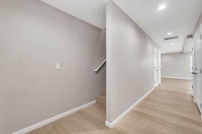 Building Photo - Elegant 3 Bedroom, 2.5 Bathroom Duplex with 1-Car Garage in Woodruff $1675/mo rent