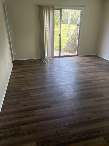 Building Photo - 1317 Golfview Dr