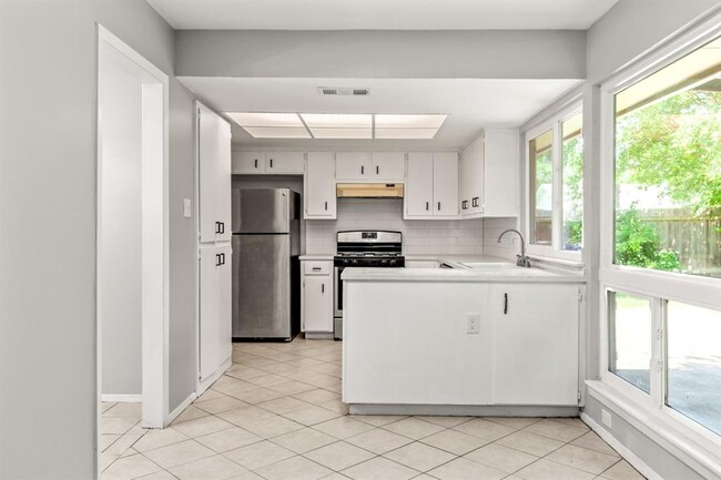 Building Photo - 10425 Quail Ridge Dr