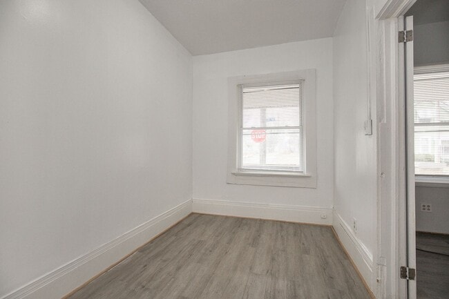 Building Photo - 3300 W 54th St