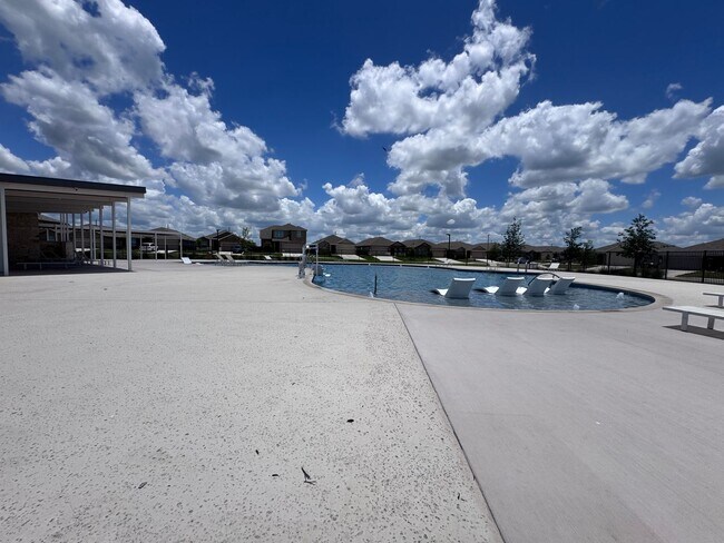 Building Photo - 4bd 2.5 ba in New Braunfels