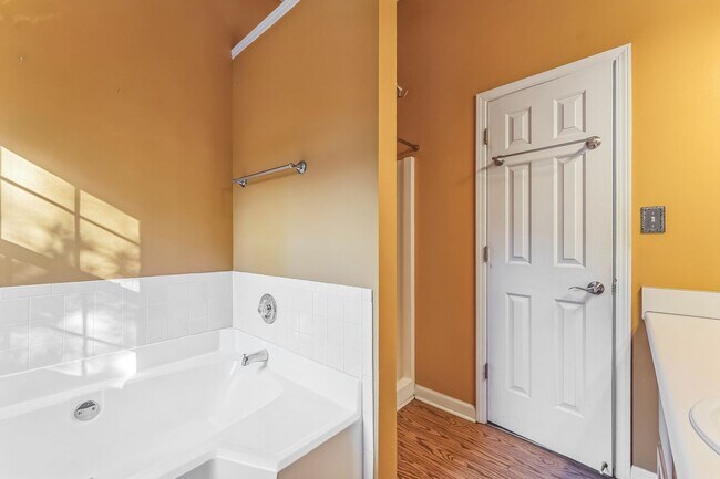 Building Photo - 2945 Highland Hill Pkwy