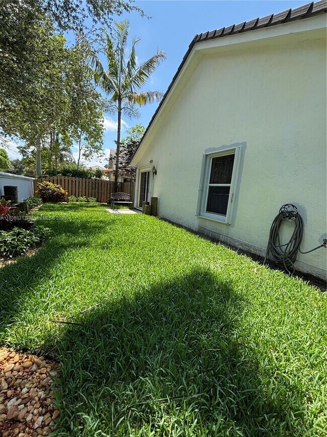 Building Photo - 9366 Arborwood Cir