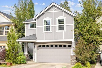 Building Photo - Seasonal Rental - Available August 16, 202...
