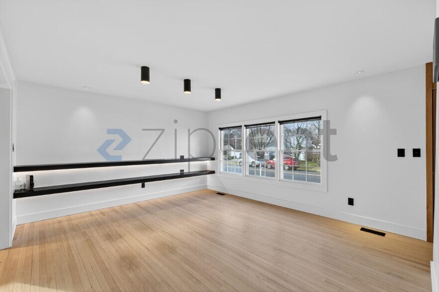 Building Photo - 6 Bonwit Rd