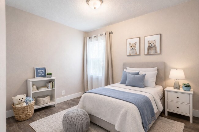 Building Photo - 418 E Hawthorne Rd