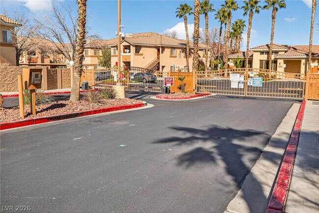 Building Photo - 1050 E Cactus Ave