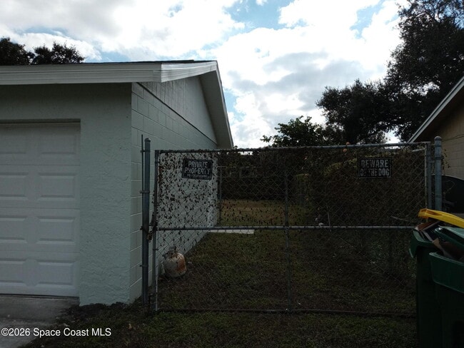 Building Photo - 2449 Mercury Dr