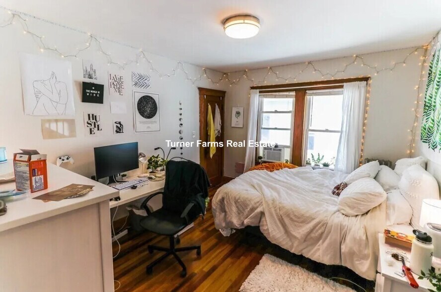 Building Photo - 45 Bowdoin St