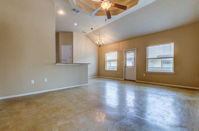 Building Photo - Nice 3 Bedroom Duplex located in New Braunfels!