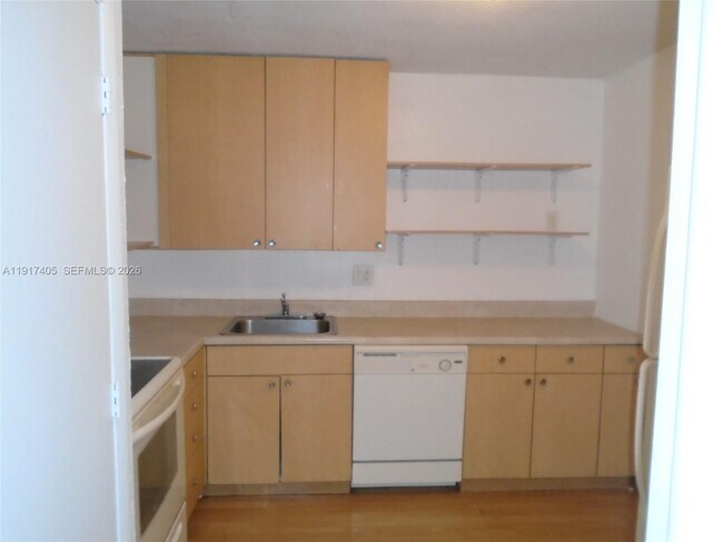 Building Photo - 4174 Inverrary Dr