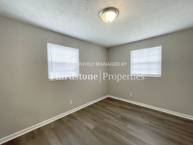 Building Photo - 2569 Kershaw Dr W