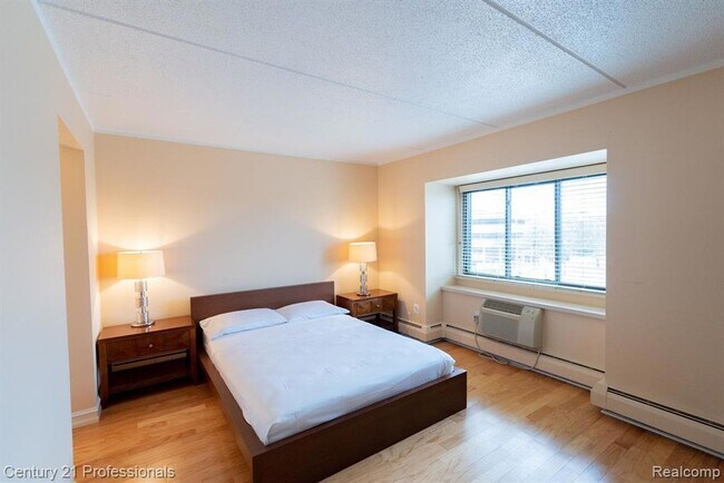 Building Photo - 35300 Woodward Ave