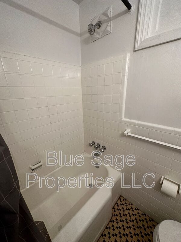 Building Photo - 813 Windermere Ave