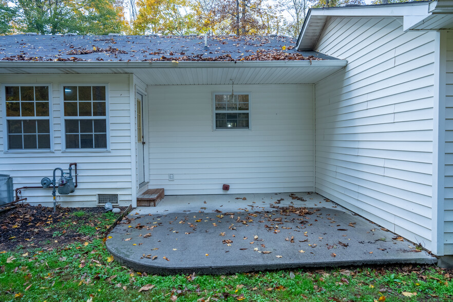 Back Patio - 1077 Keener Rd