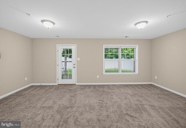 Building Photo - 7524 Holly Ridge Dr