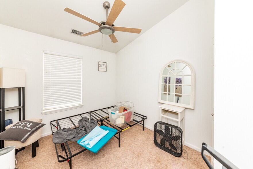 Building Photo - 551 George St