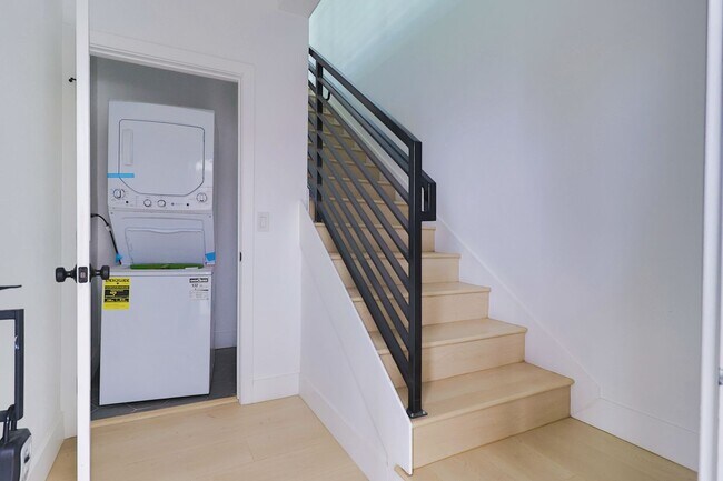 Building Photo - New Construction Townhome | 3 Bed + 3 Bath...