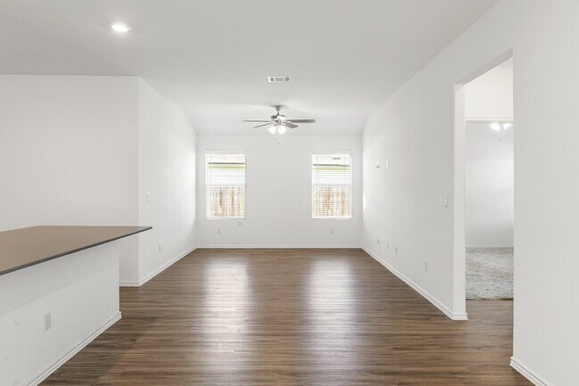 Building Photo - Cozy Kyle Home Awaits You